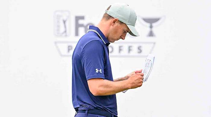 Jordan Spieth marks his scorecard during the first round of the 2023 FedEx St. Jude Championship at TPC Southwind in Memphis, Tenn.